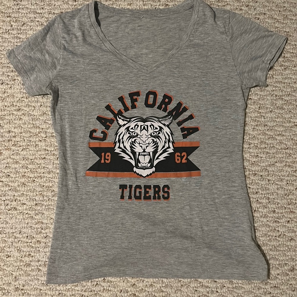 Fitted tee